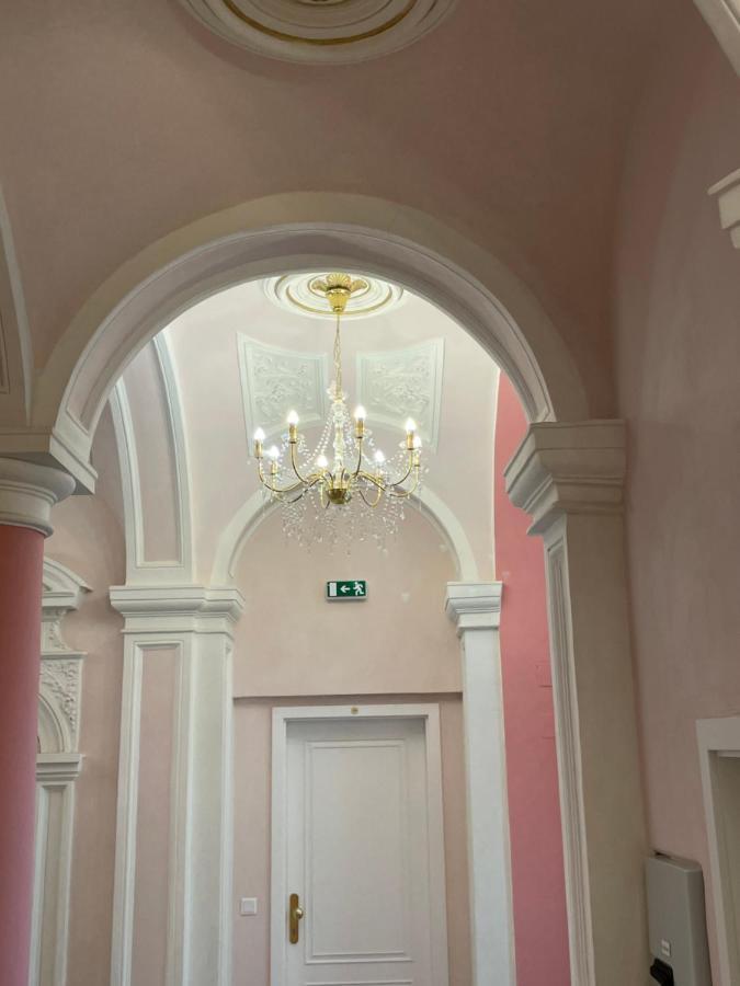 Lovely Apartment In Center Prag Exterior foto