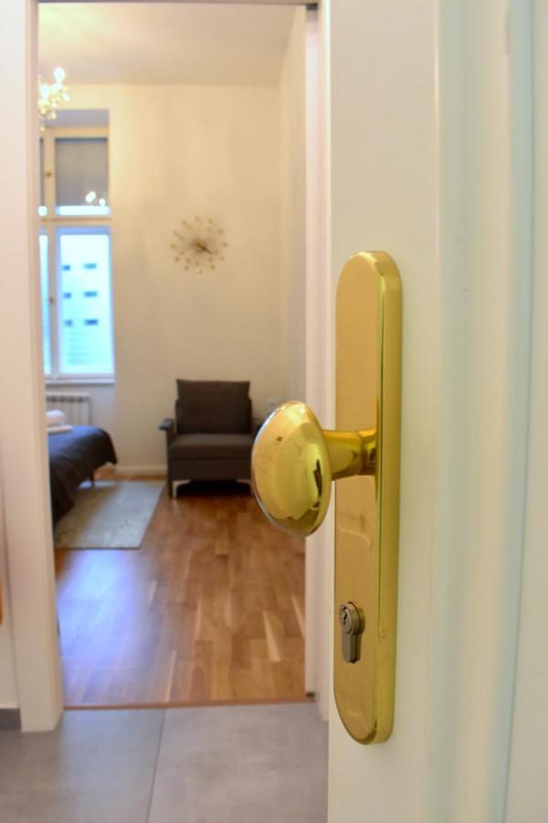 Lovely Apartment In Center Prag Exterior foto