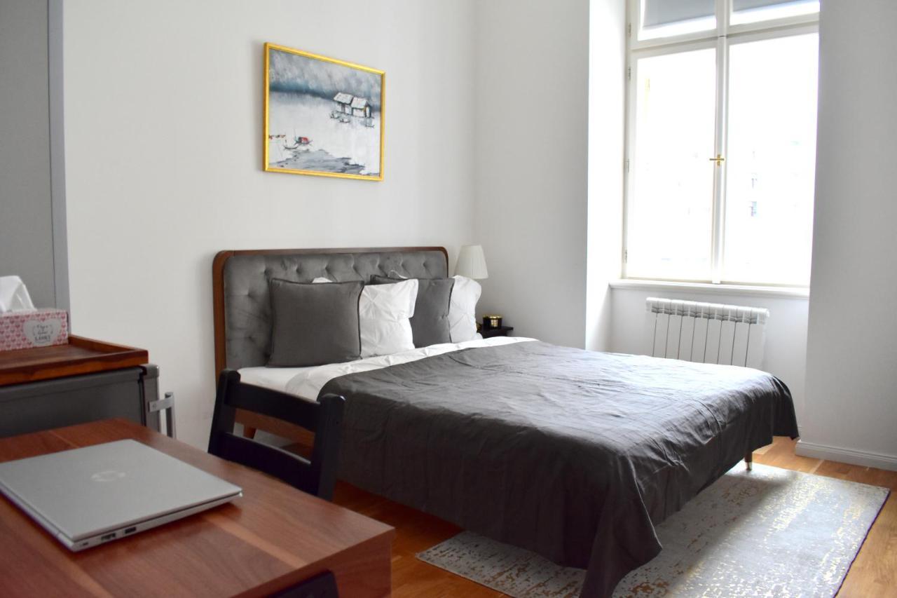 Lovely Apartment In Center Prag Exterior foto
