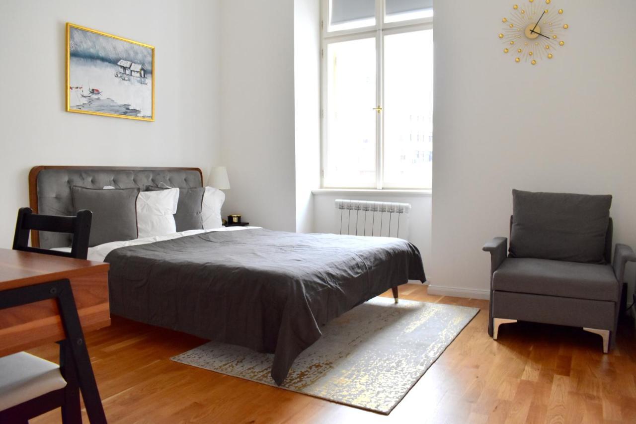 Lovely Apartment In Center Prag Exterior foto