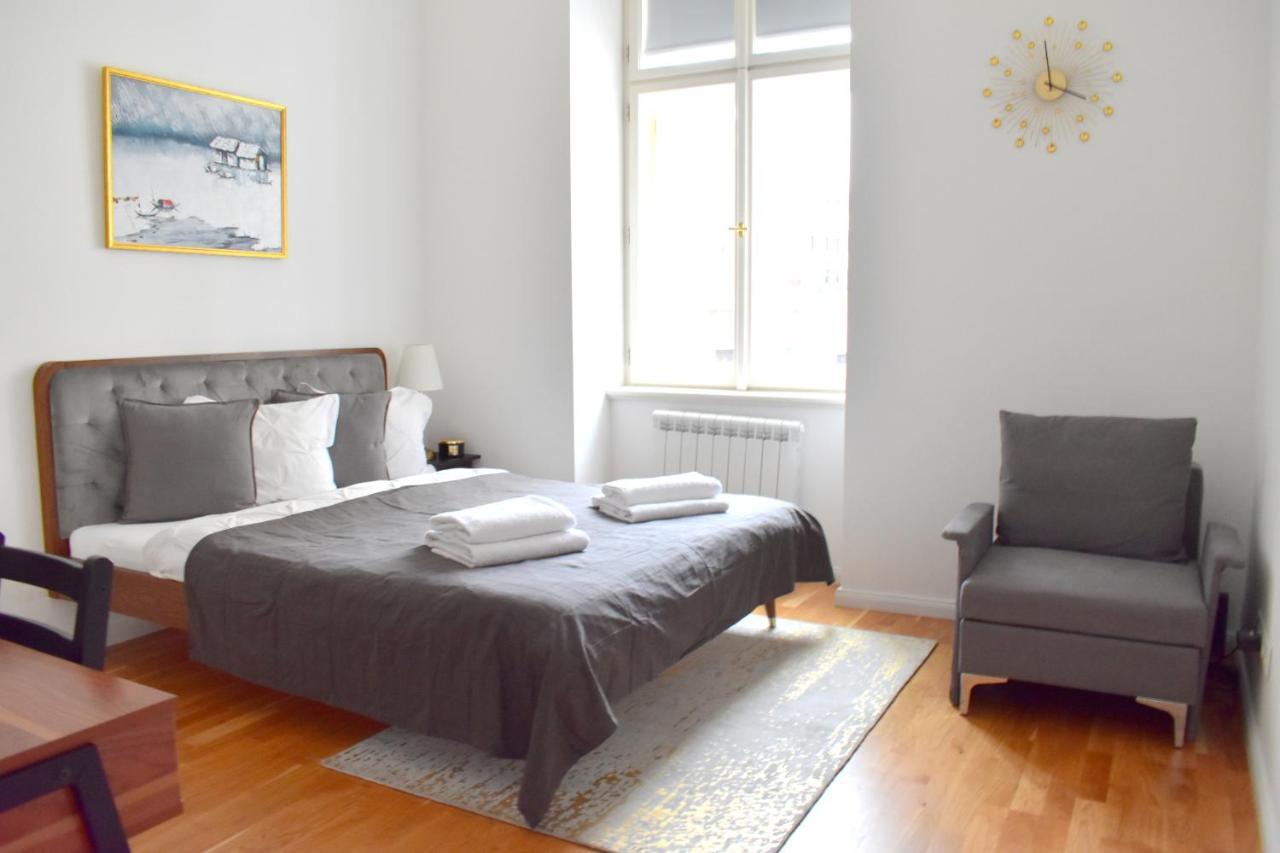 Lovely Apartment In Center Prag Exterior foto