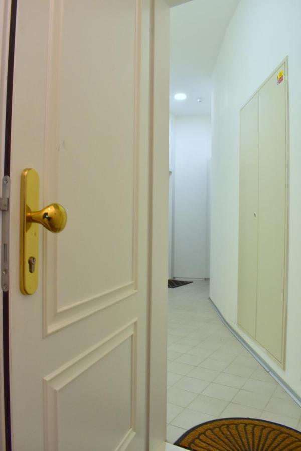 Lovely Apartment In Center Prag Exterior foto